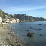 Taormina Holidays Apartment Giardini Naxos