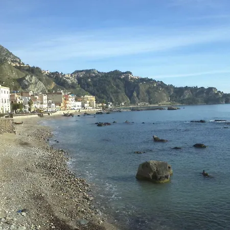 Taormina Holidays Apartment Giardini Naxos