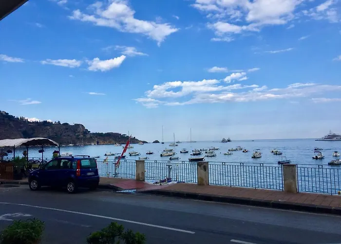 Taormina Holidays アパート
